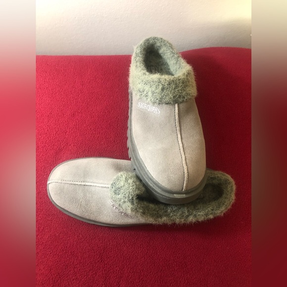 Skechers Suede Mule - Picture 5 of 10